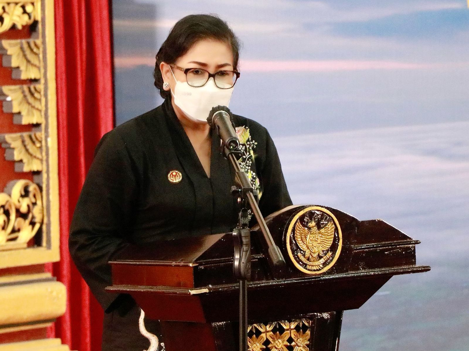 podiumnews.com-Ny. Putri Koster: IKM dan UMKM Bagai Lilin di Tengah Kegelapan 